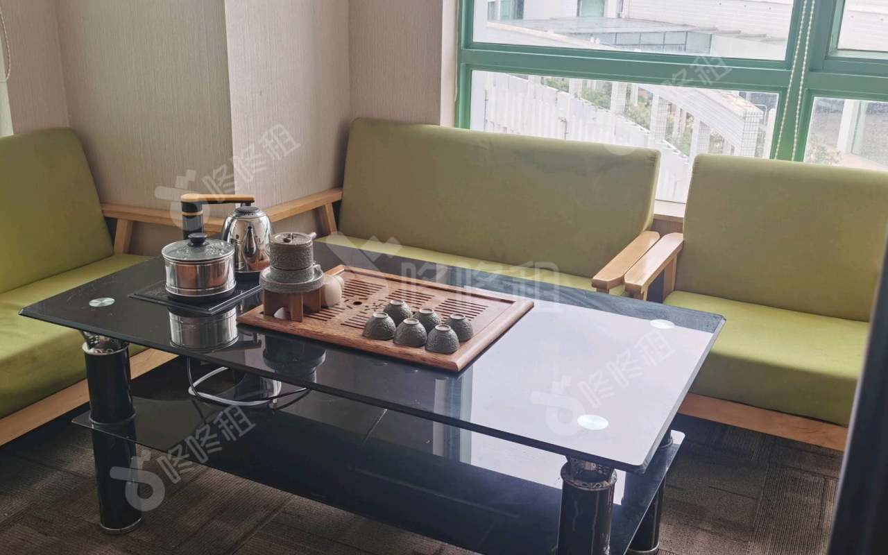 西海明珠大厦_68平_精装_办公室隔间