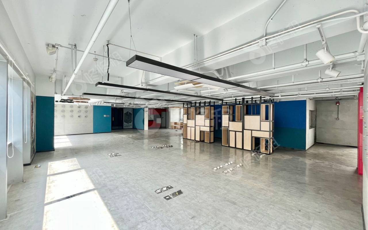 万科云城设计公社_358平_精装_办公室开间