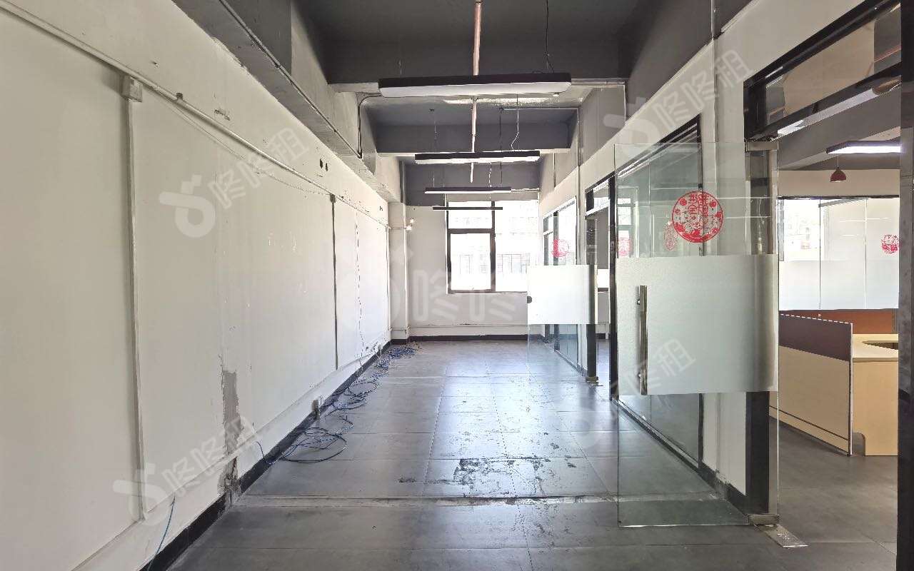 南山睿园产业园_668平_精装_办公室隔间