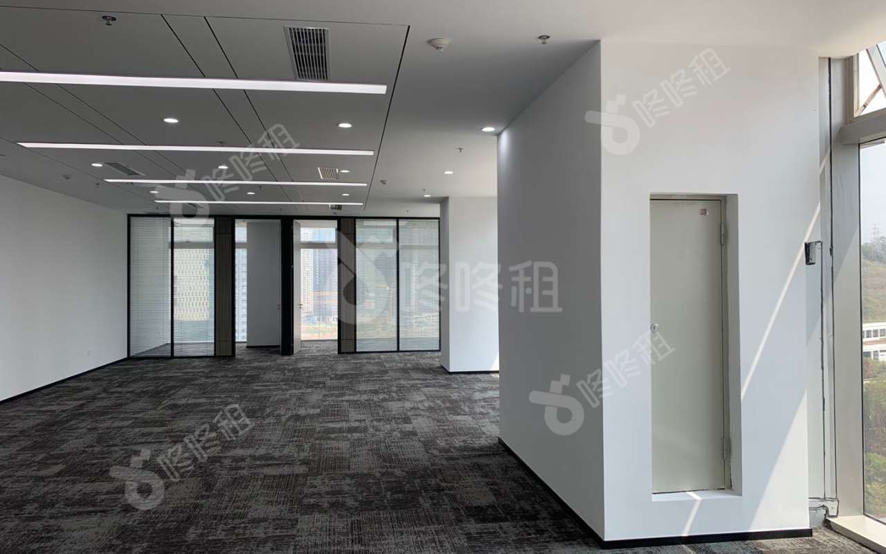侨城一号_220平_精装_办公室开间