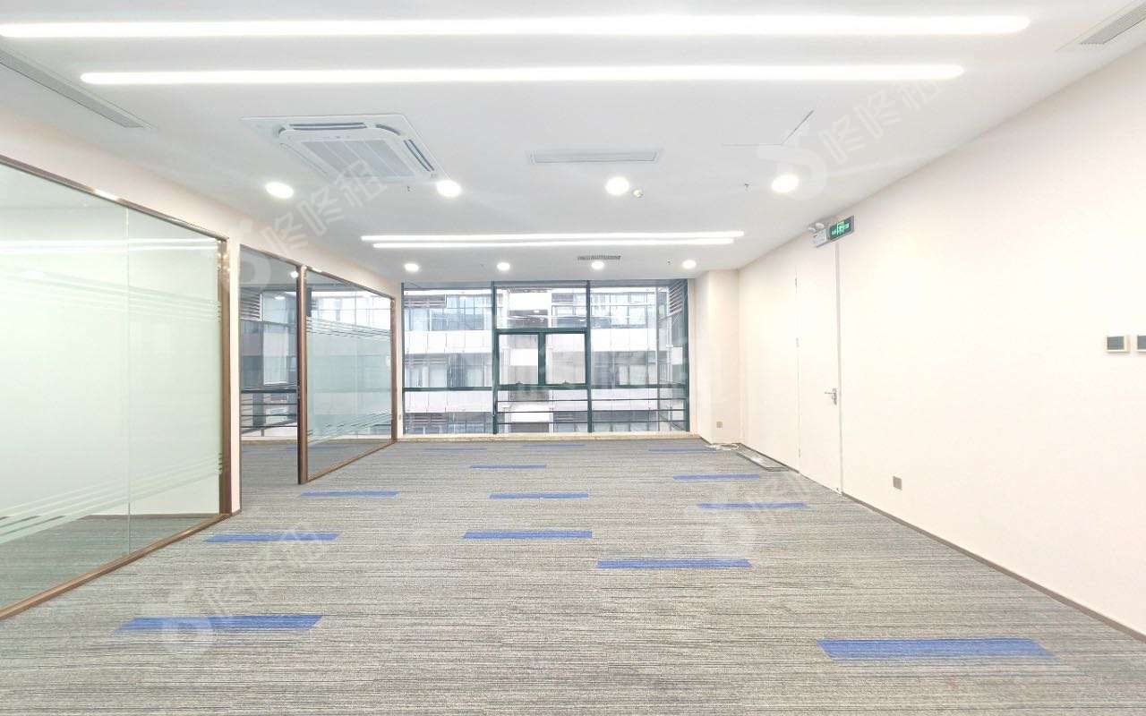 盛唐大厦_248平_精装_办公室开间