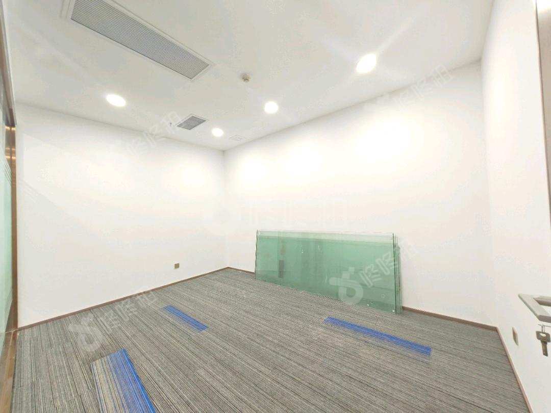 盛唐大厦_398平_精装_办公室隔间
