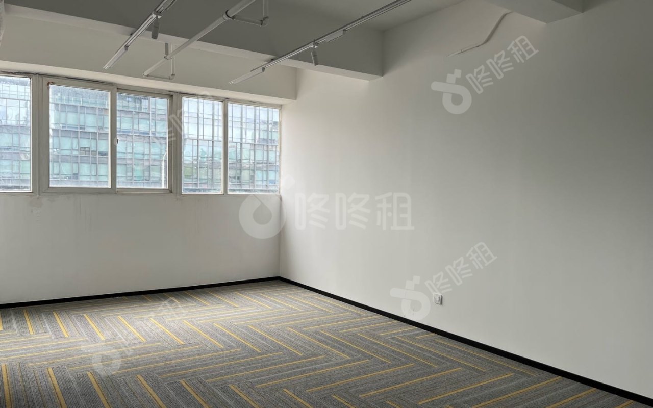 坚达大厦_50平_精装_办公室开间