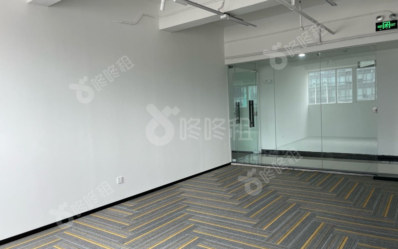 坚达大厦_50平_精装_办公室开间