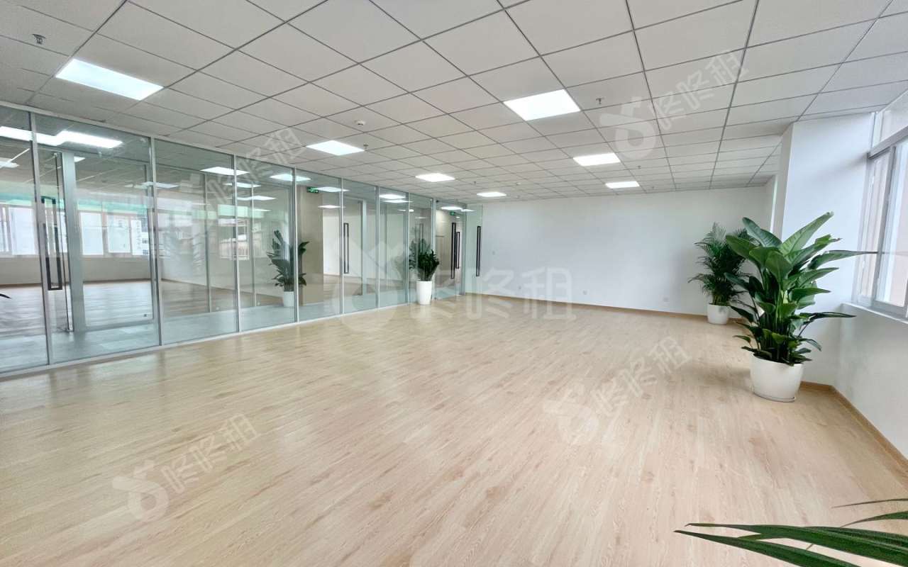 园西工业区_210平_豪装_办公室开间