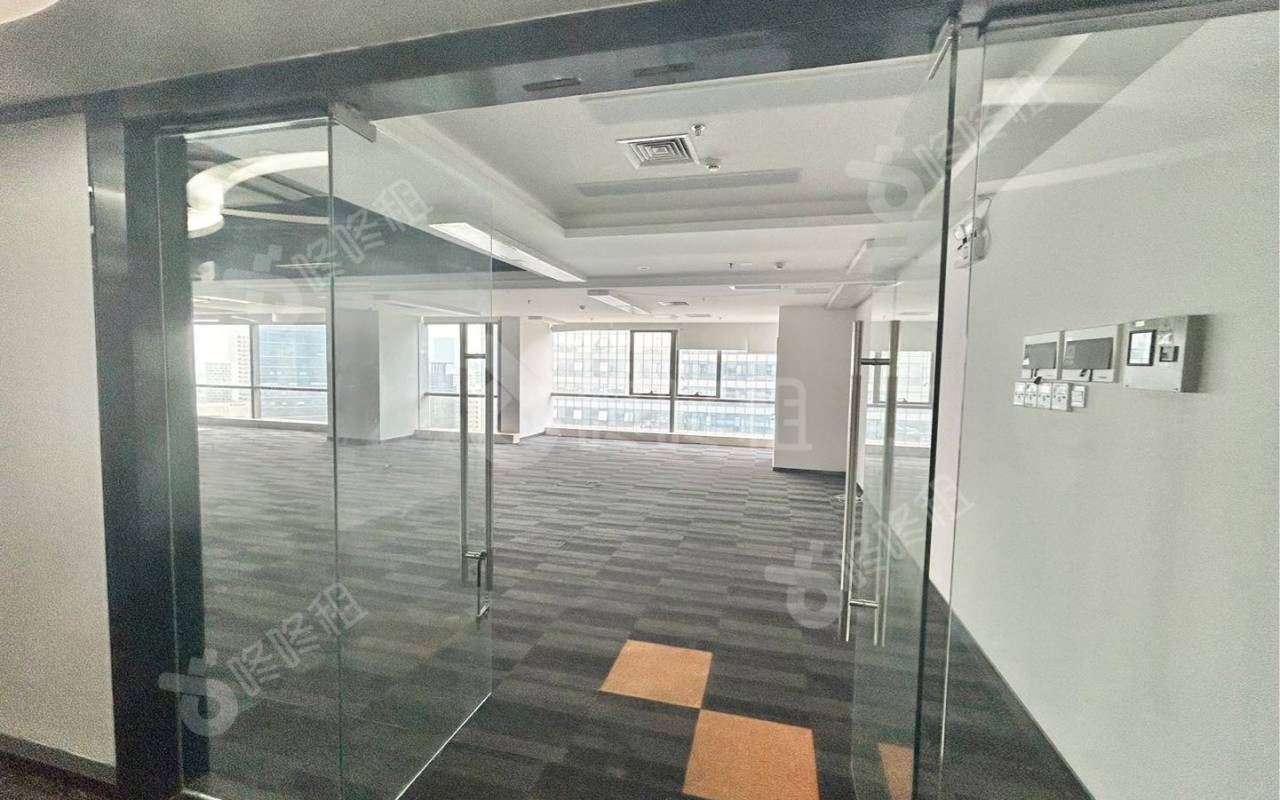 李宁中心 (松日鼎盛大厦)_272平_精装_办公室开间