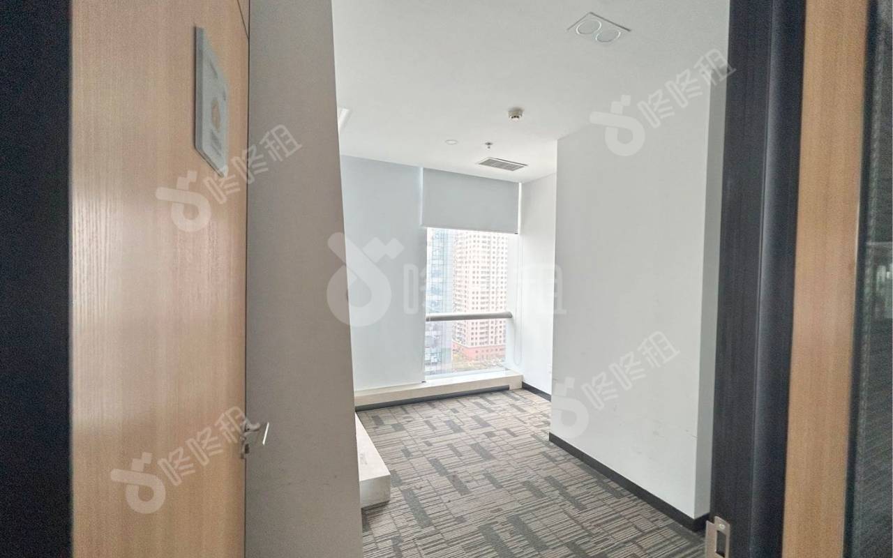 李宁中心 (松日鼎盛大厦)_272平_精装_办公室隔间