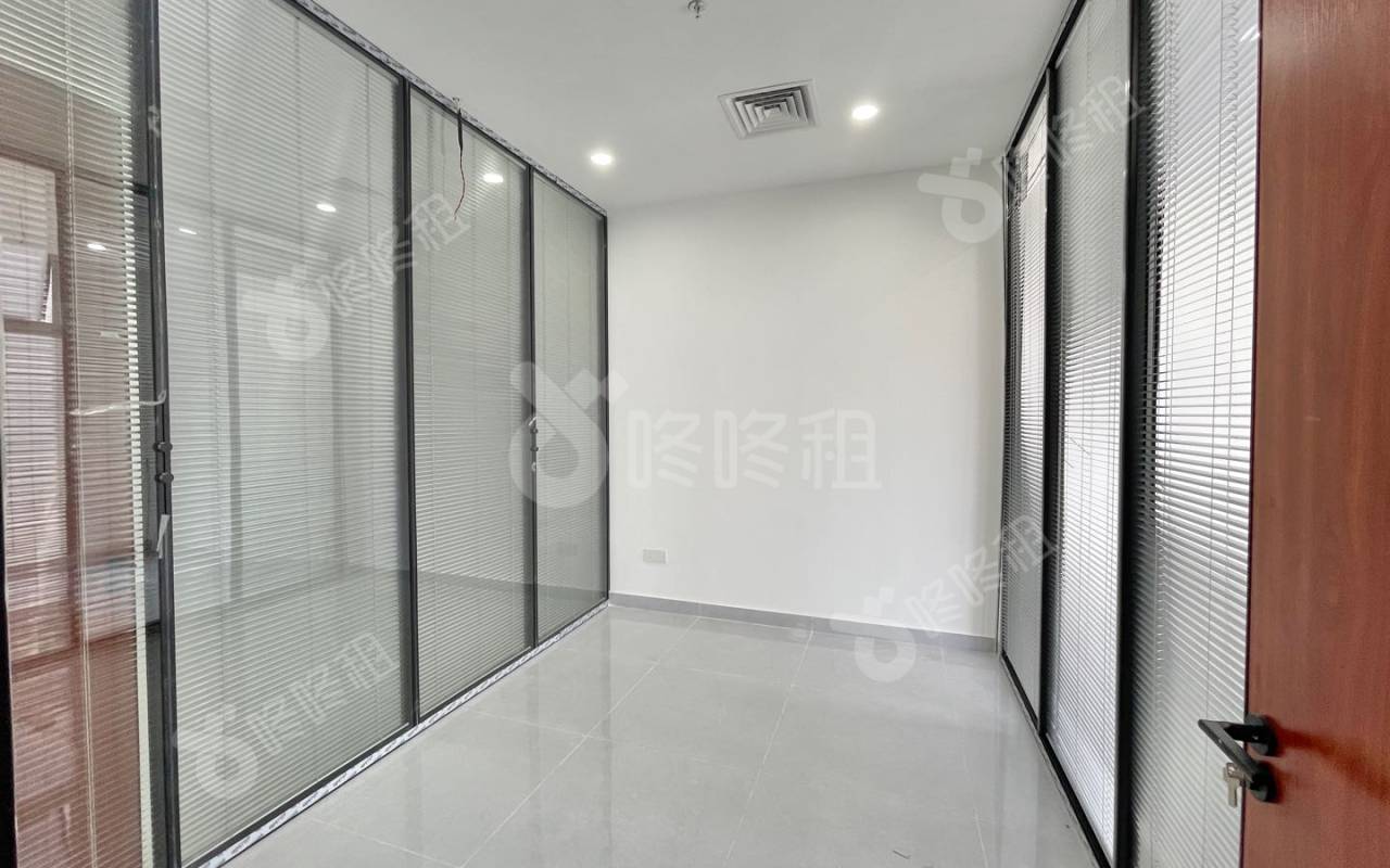 远洋滨海大厦_194平_精装_办公室隔间