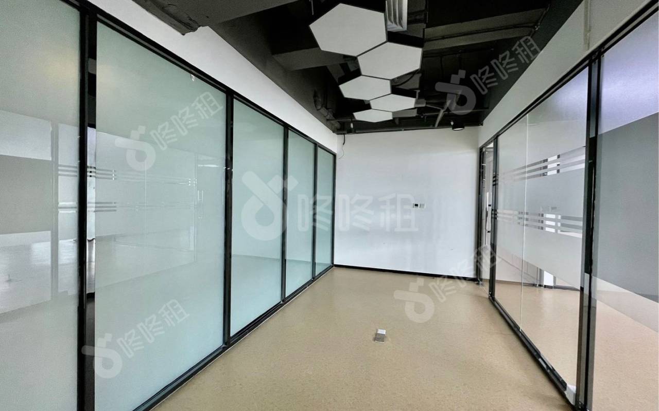 万科云创_498平_精装_办公室隔间