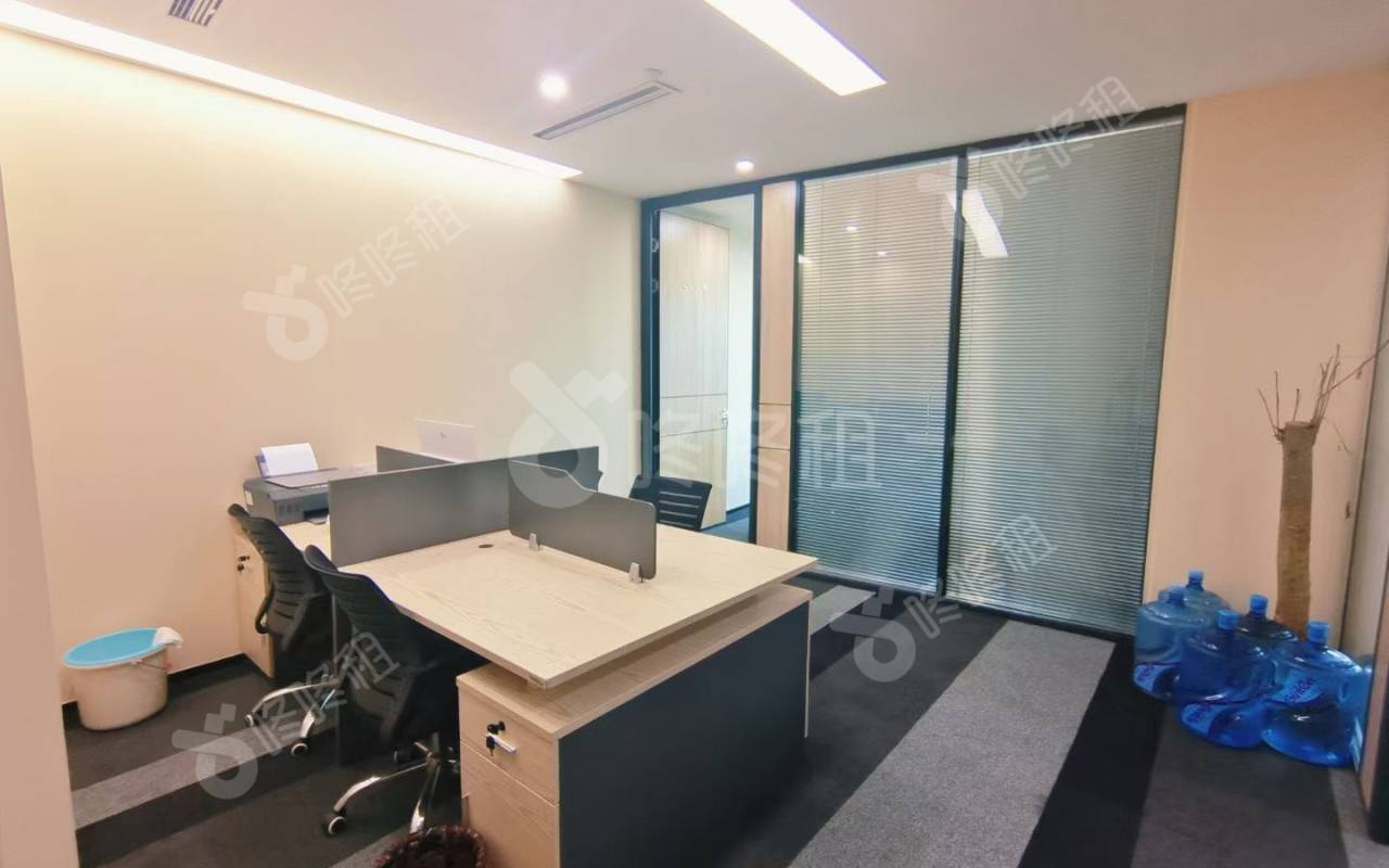 新世界文博中心_175平_精装_办公室开间