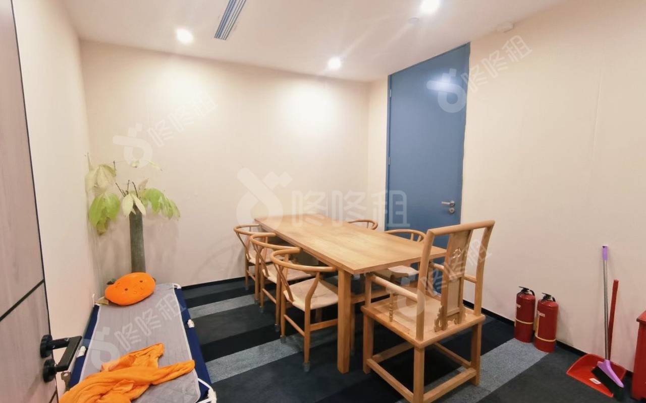 新世界文博中心_175平_精装_办公室隔间