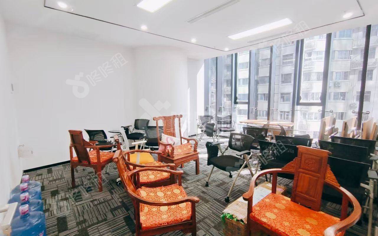 新世界文博中心_450平_豪装_办公室隔间