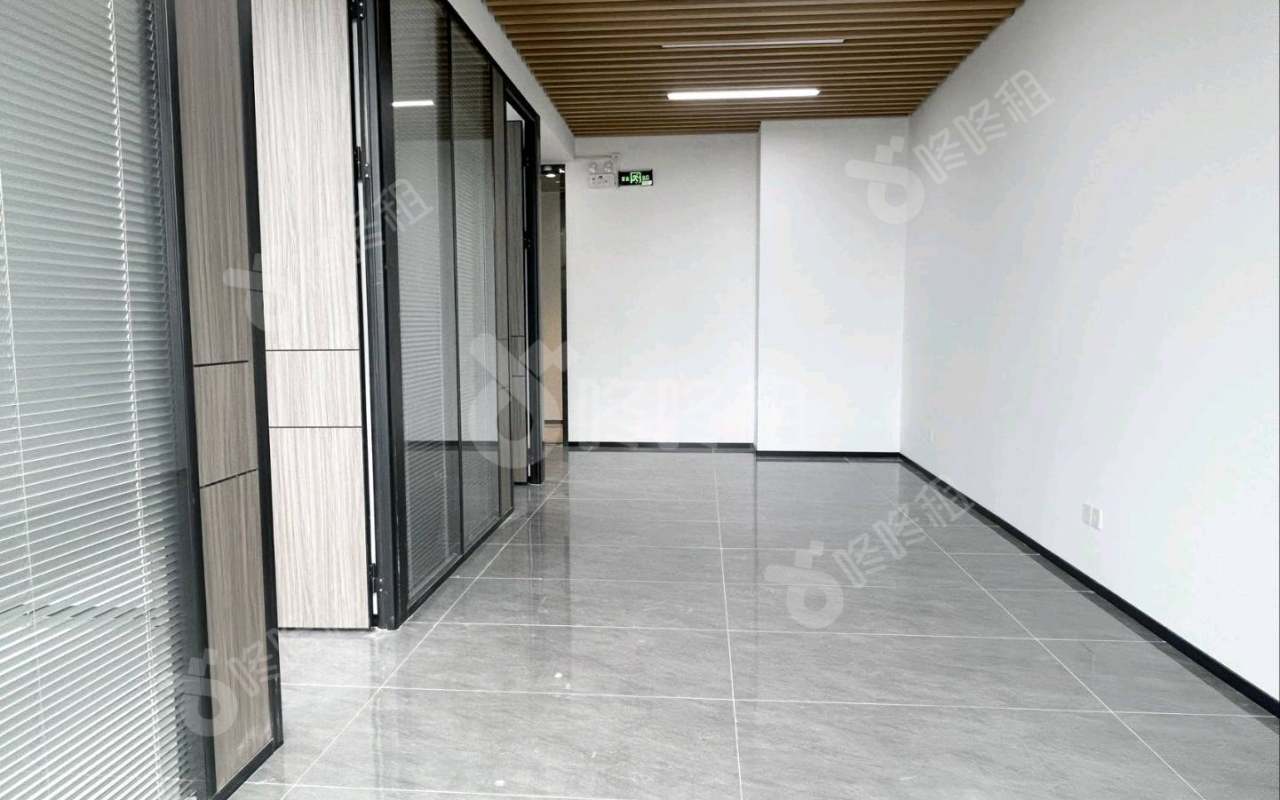 万科星宸大厦_105.58平_精装_办公室开间