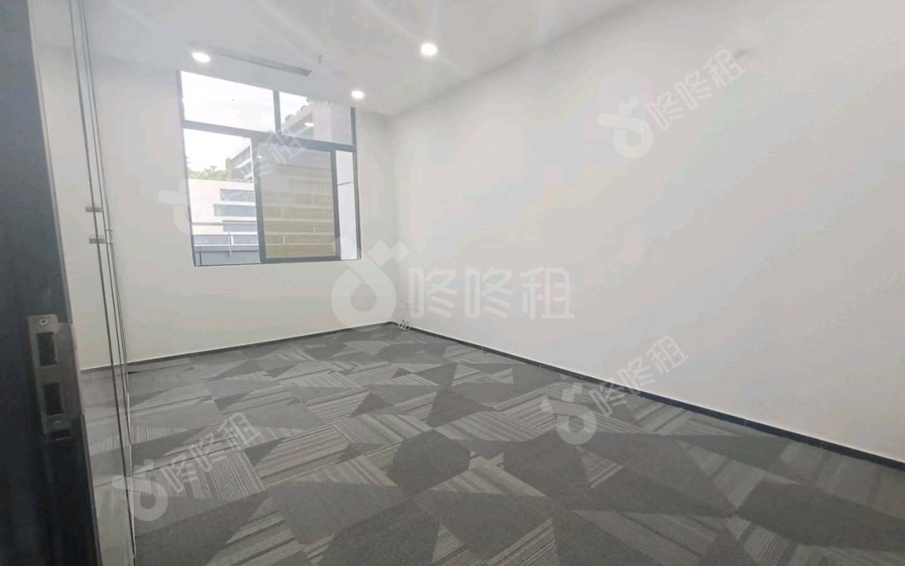 雪松大厦_385平_精装_办公室隔间