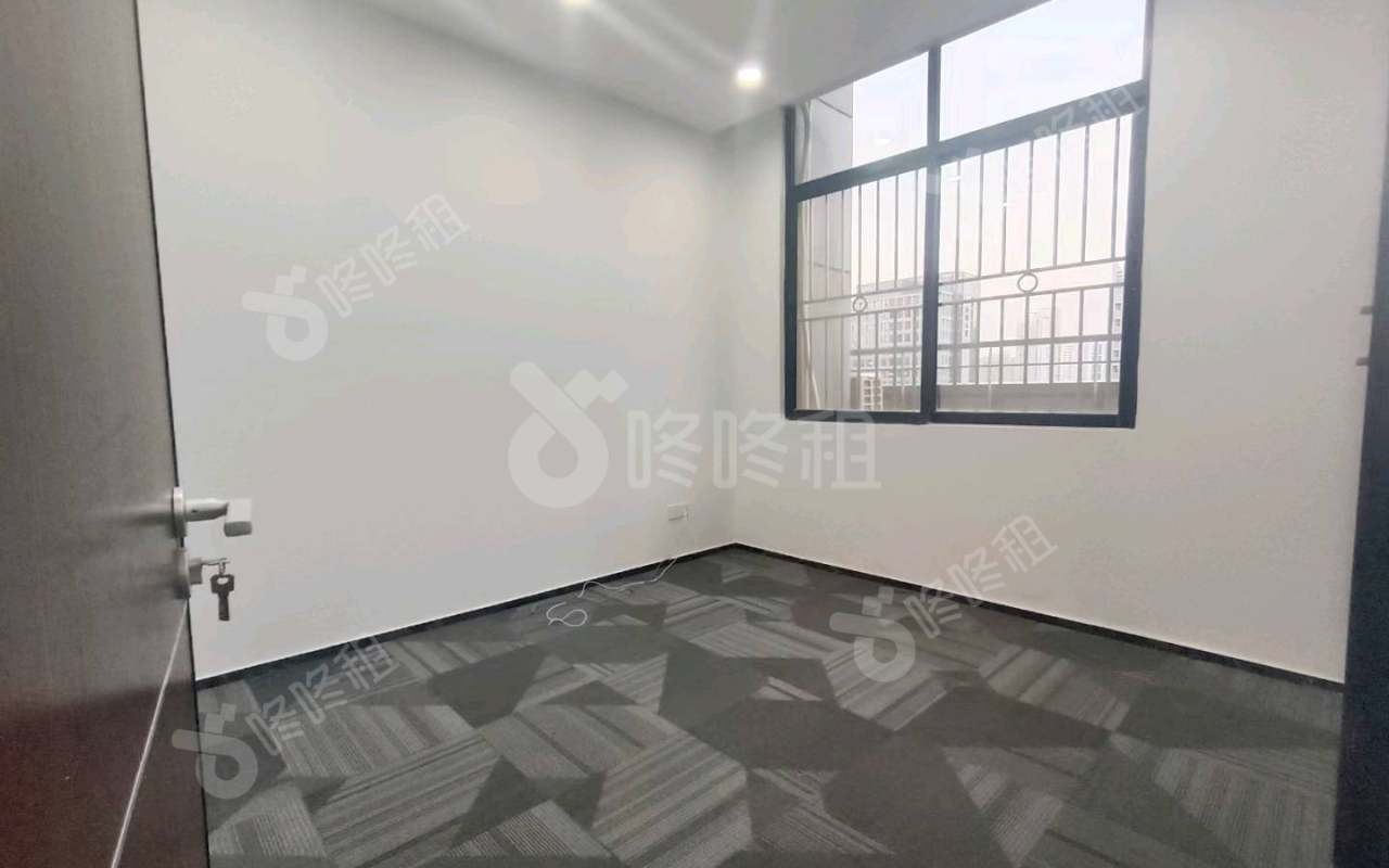 雪松大厦_385平_精装_办公室隔间