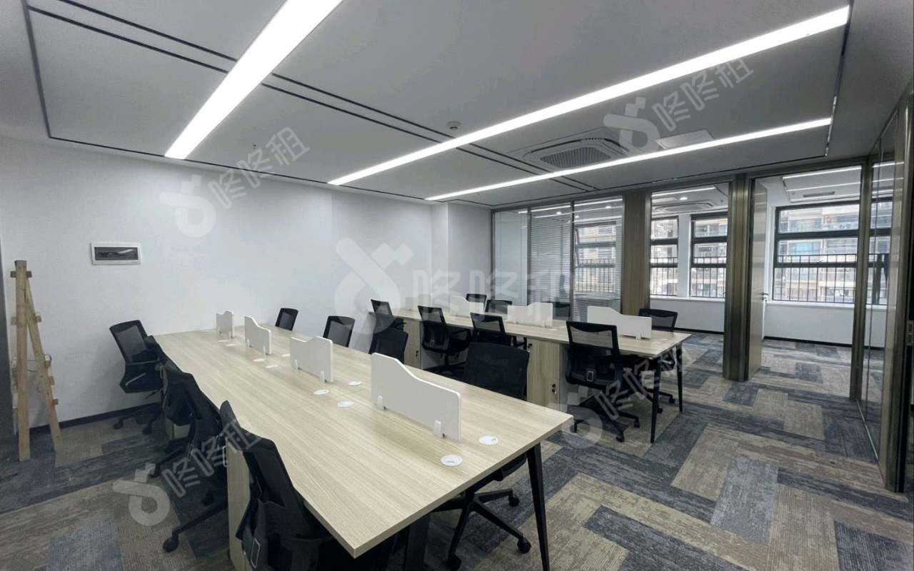 保利中辰广场_203平_精装_办公室开间