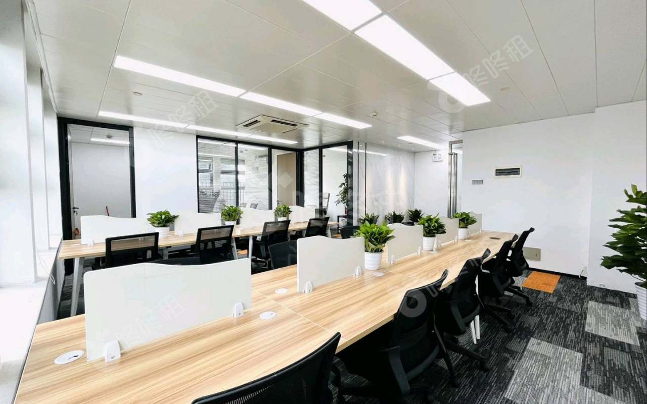 保利中辰广场_168平_精装_办公室开间