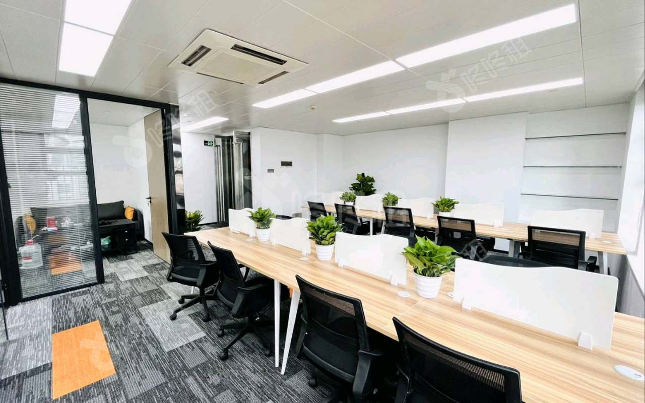 保利中辰广场_168平_精装_办公室隔间