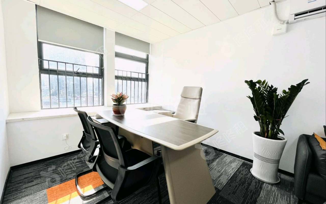 保利中辰广场_168平_精装_办公室隔间