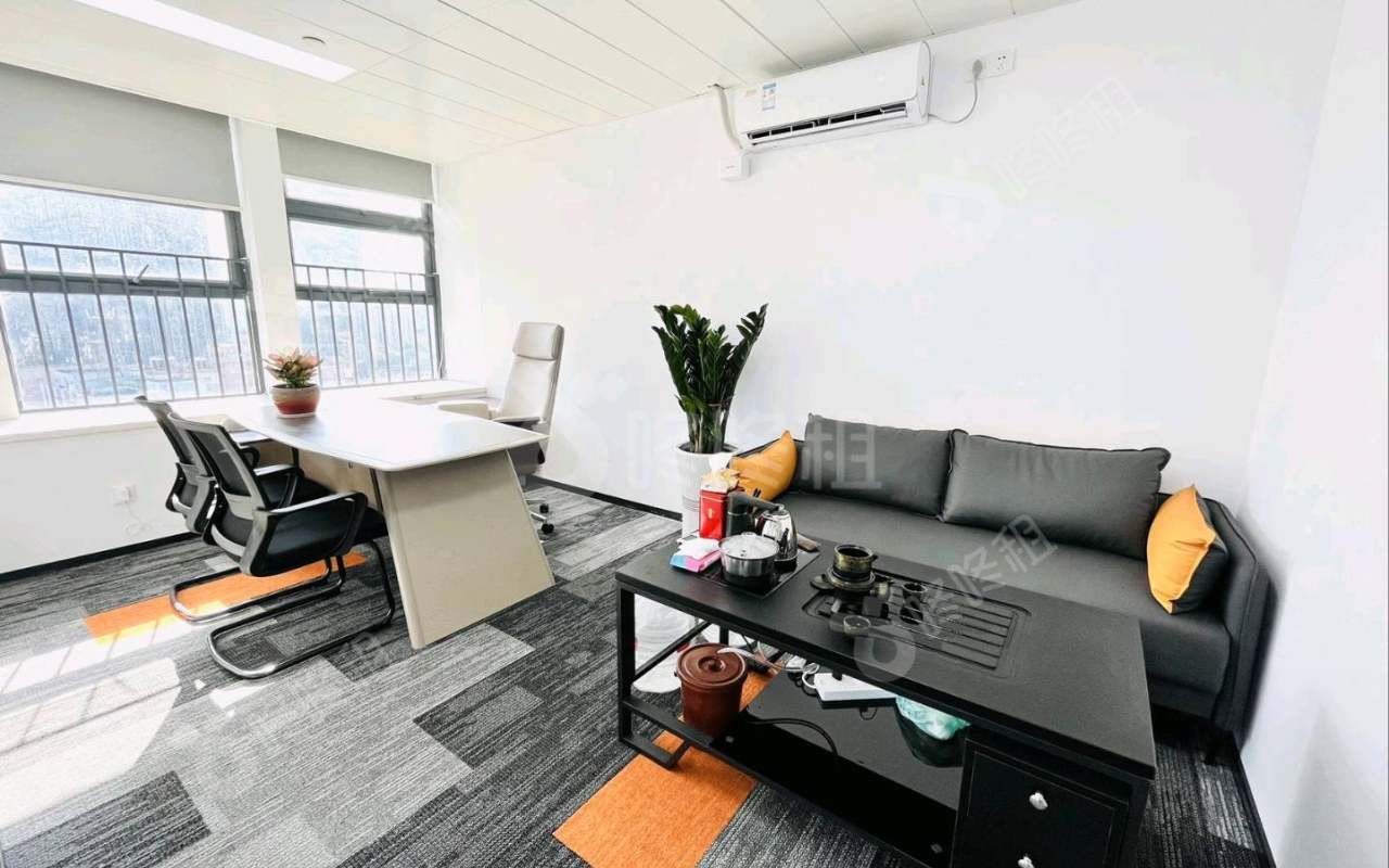 保利中辰广场_168平_精装_办公室隔间