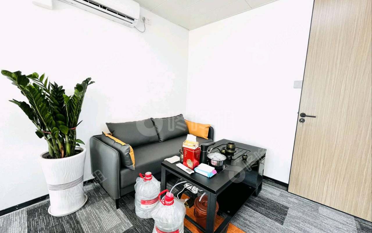 保利中辰广场_168平_精装_办公室隔间