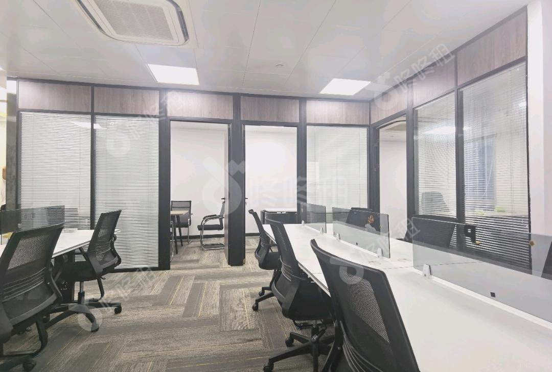 保利克洛维_182平_精装_办公室开间