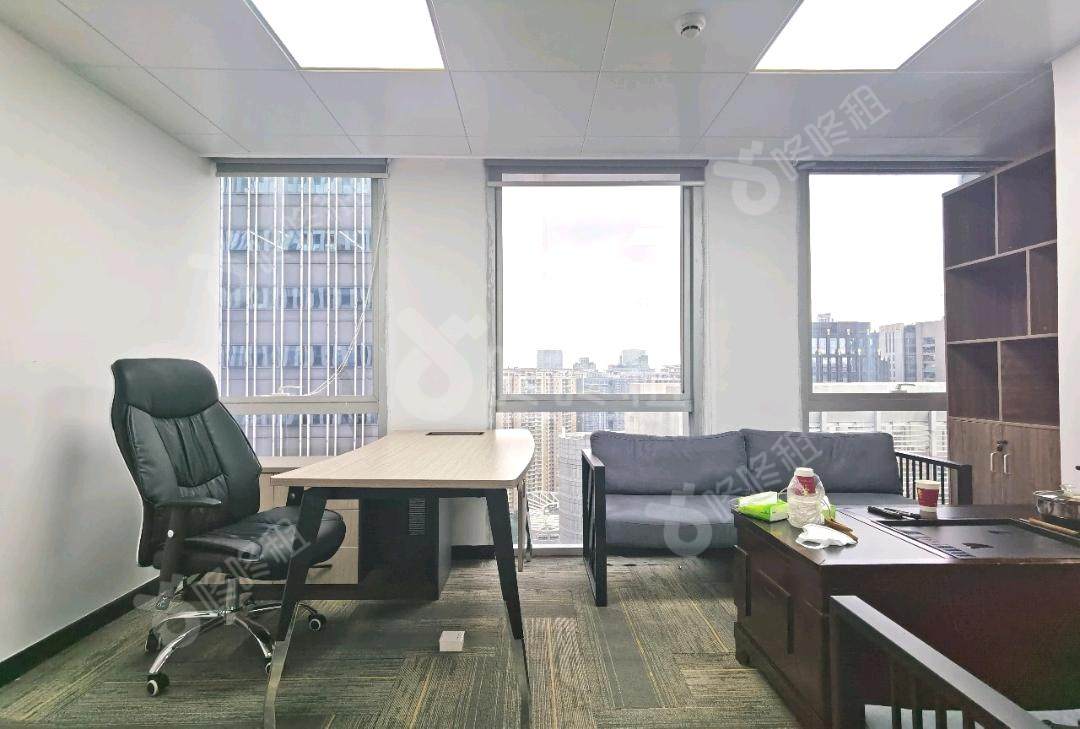 保利克洛维_182平_精装_办公室隔间