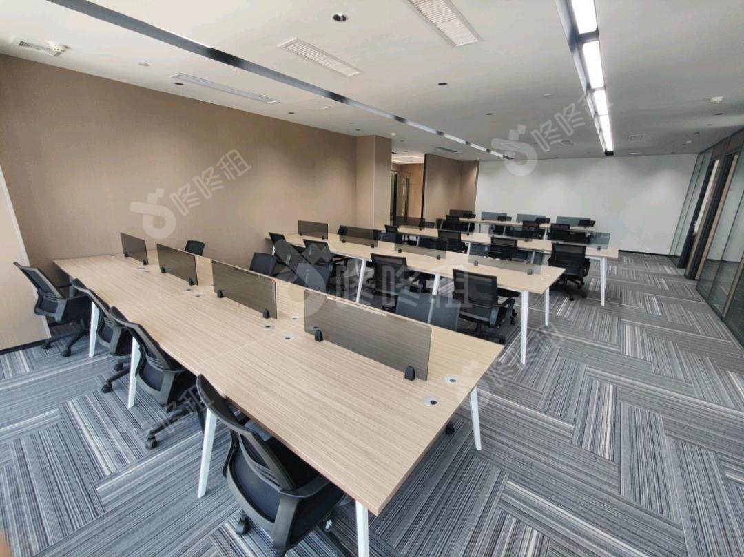 保利鱼珠港_155平_精装_办公室开间