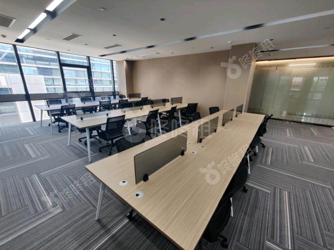 保利鱼珠港_155平_精装_办公室开间