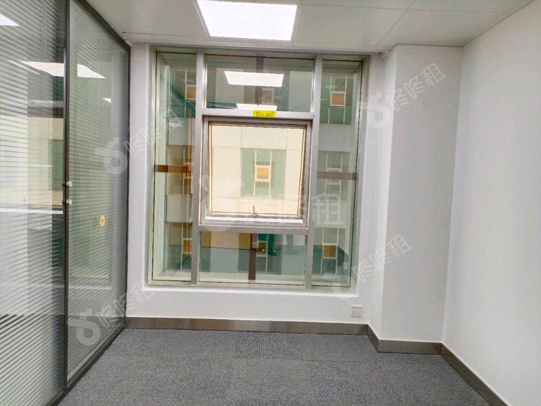 羊城国际贸易中心_135平_精装_办公室隔间