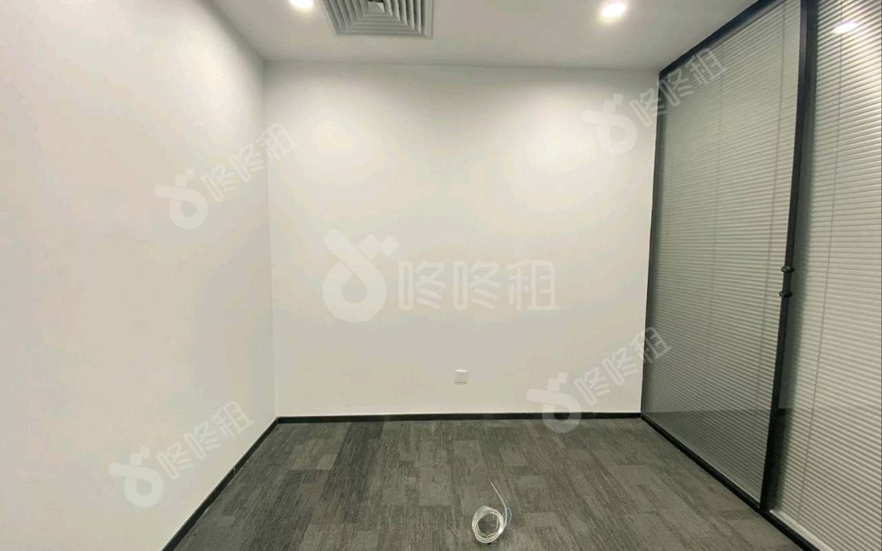 中信广场_272平_精装_办公室隔间