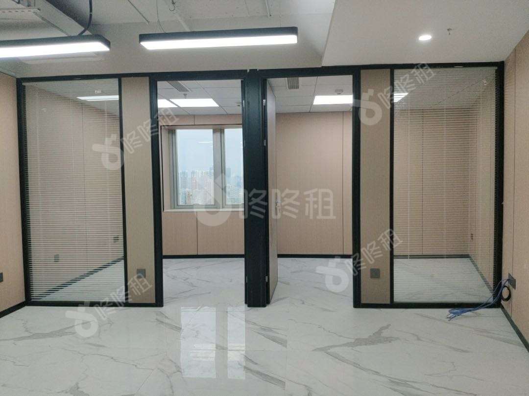 鸿昌广场_113平_精装_办公室开间