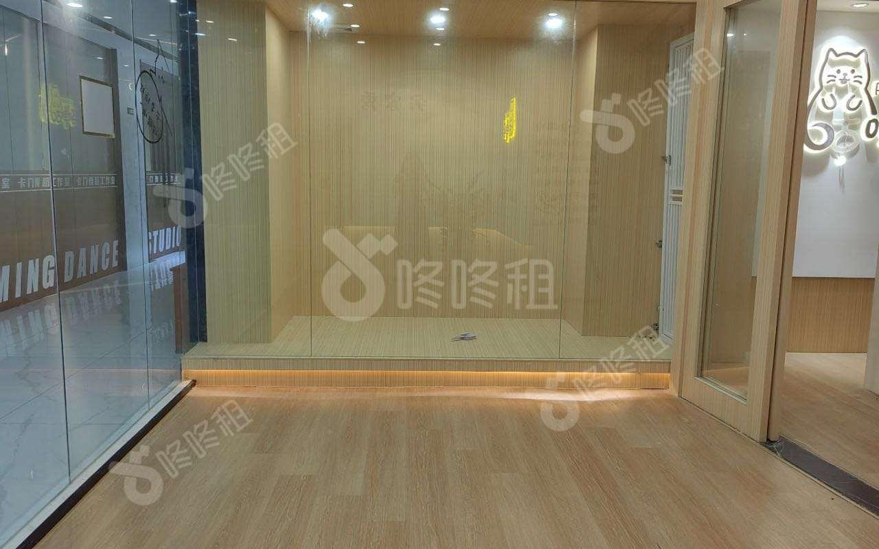 南油第四工业区_275平_精装_办公室开间