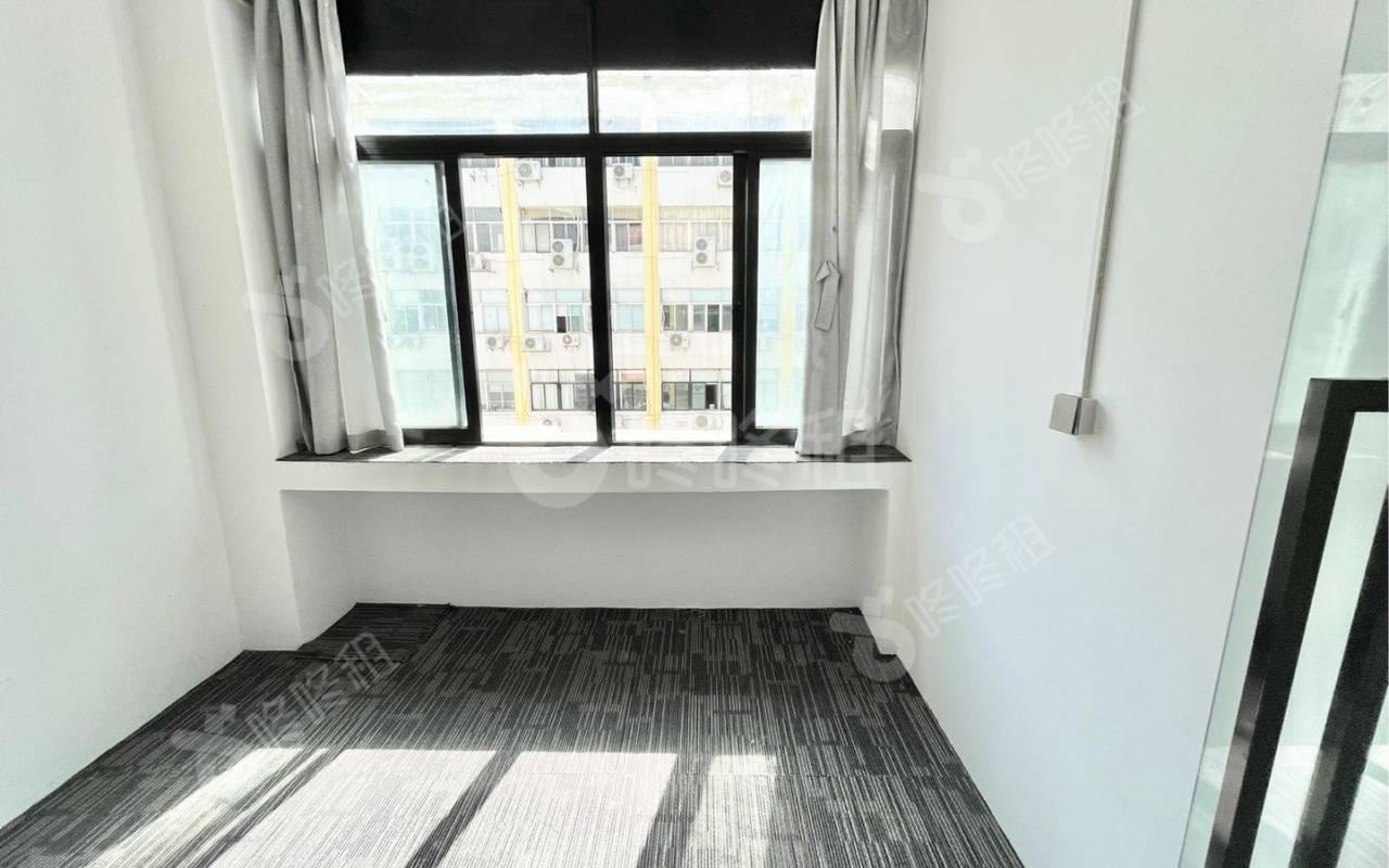 马家龙工业区_112平_精装_办公室隔间