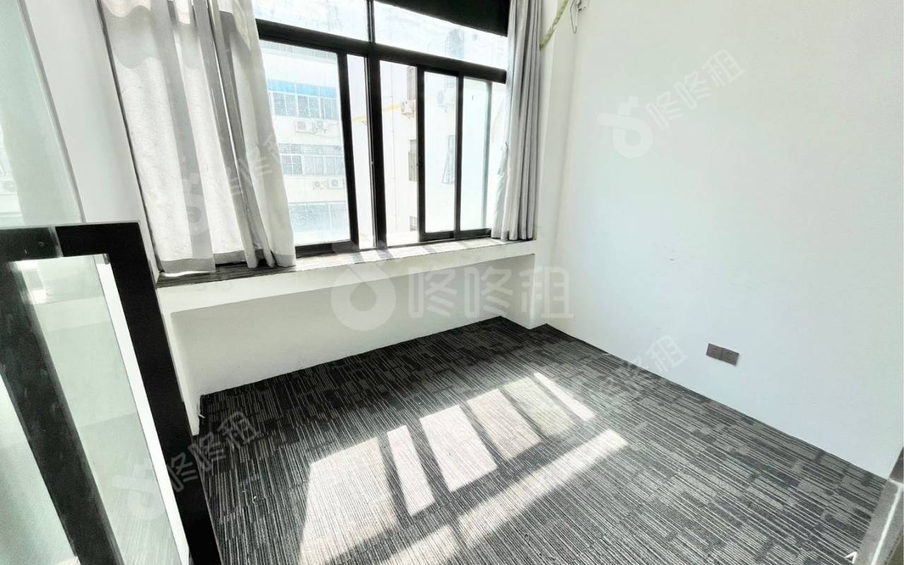 马家龙工业区_112平_精装_办公室隔间