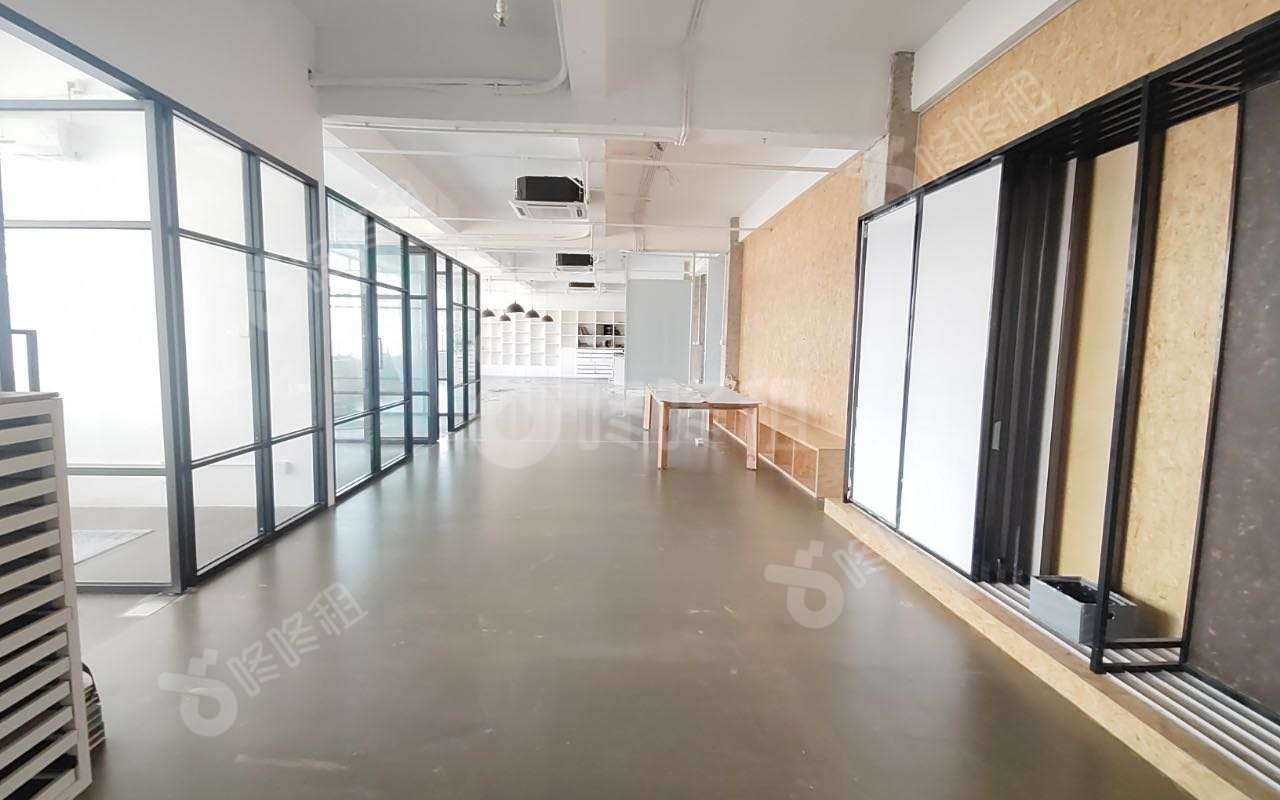 八卦岭工业区_418平_精装_办公室开间