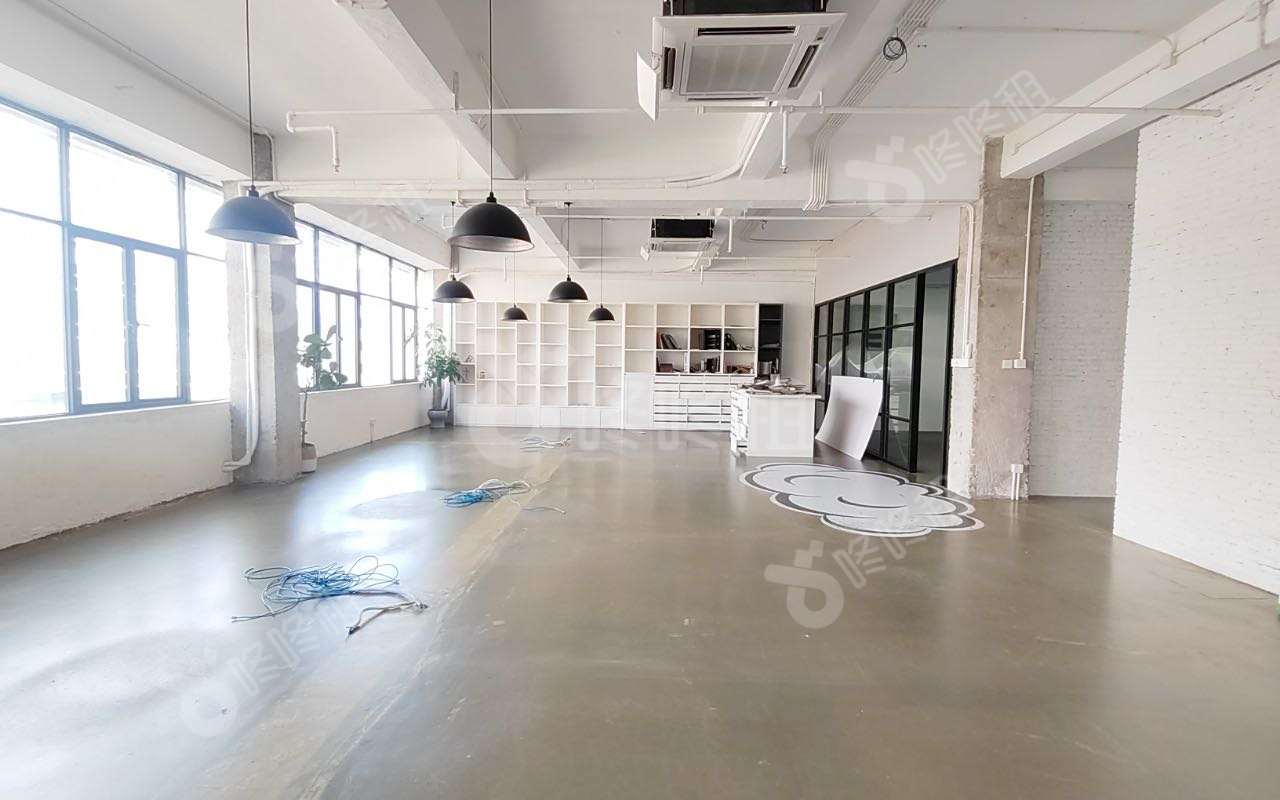 八卦岭工业区_418平_精装_办公室开间
