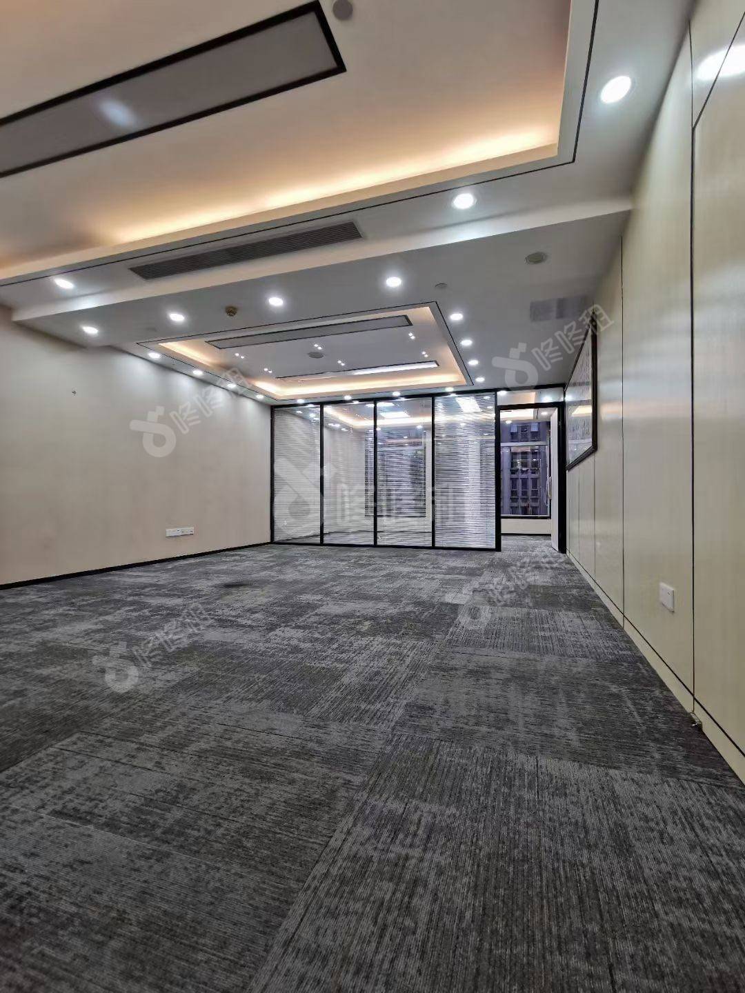 卓越大厦_136平_精装_办公室开间