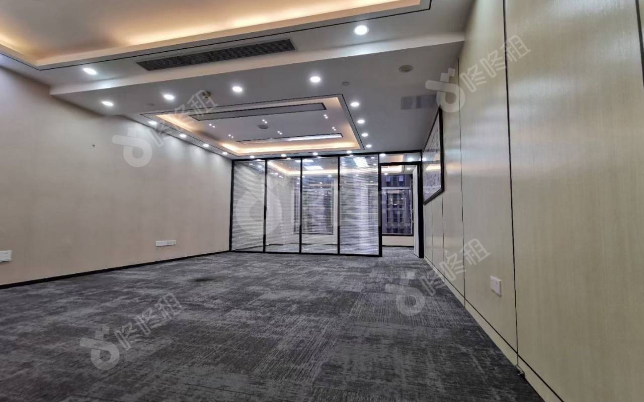 卓越大厦_136平_精装_办公室开间