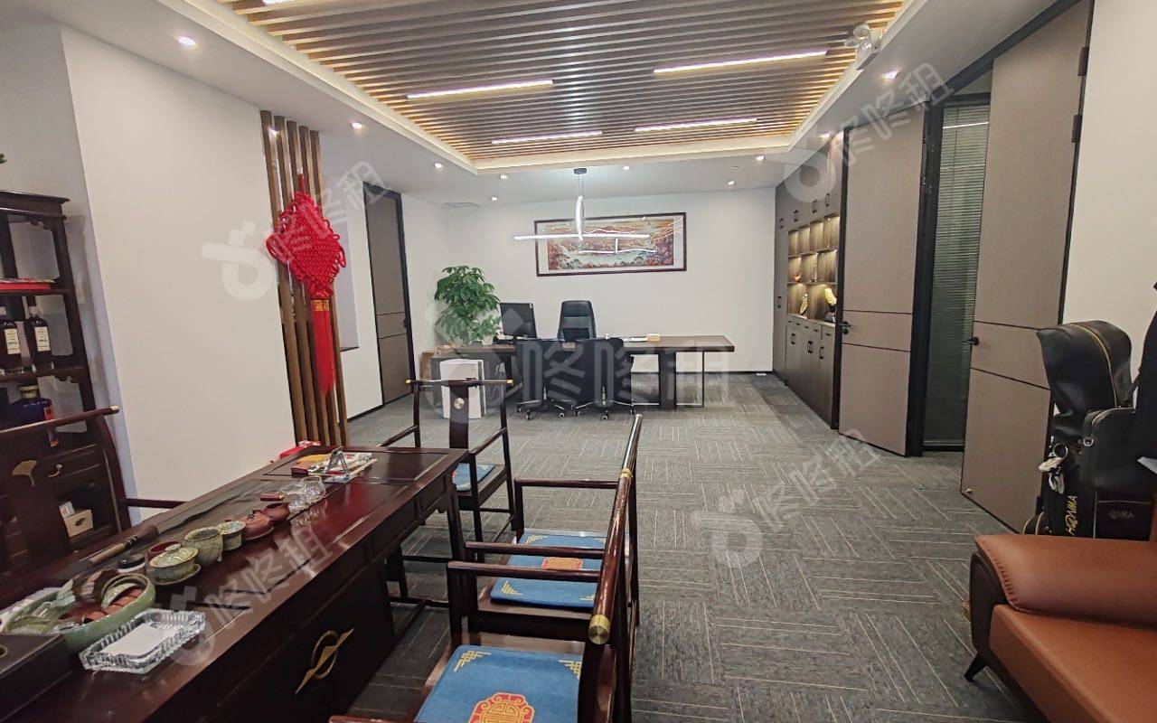 国人通信大厦_588平_精装_办公室隔间