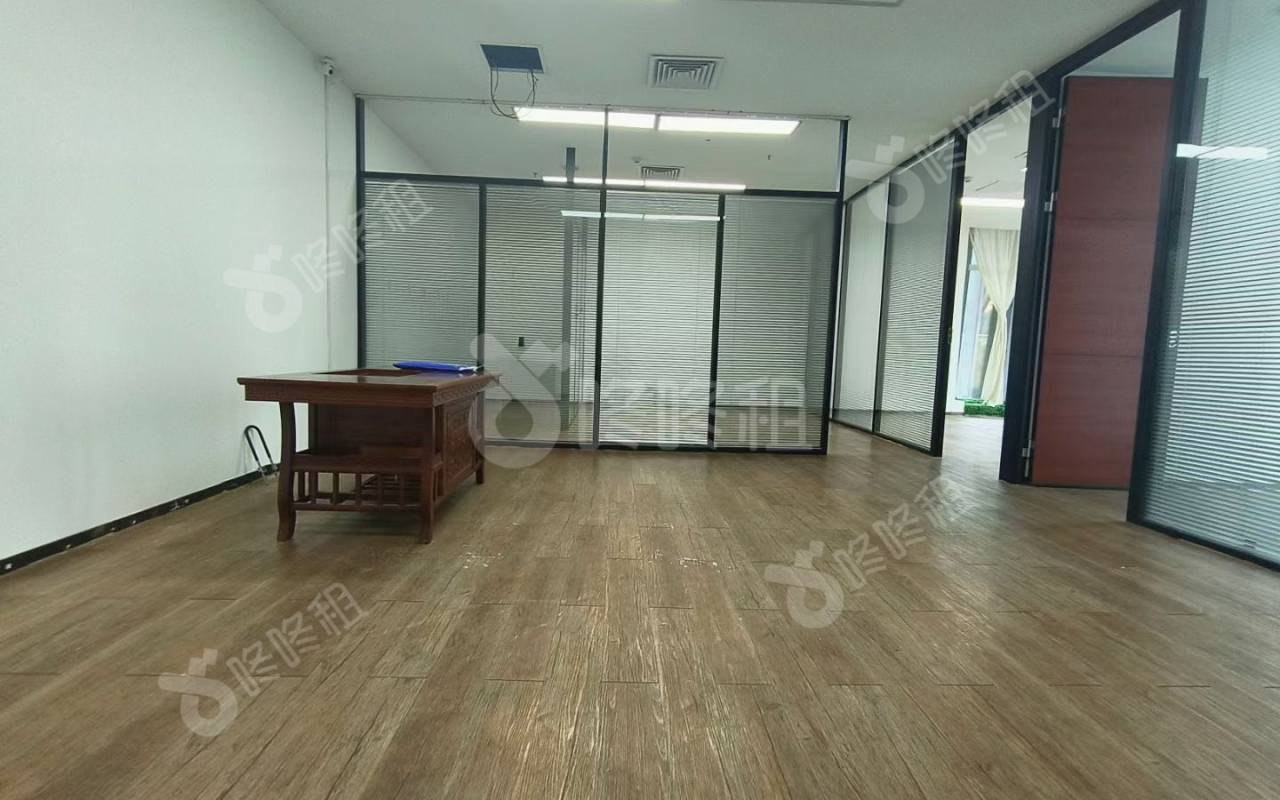 卓越城二期_271平_精装_办公室开间