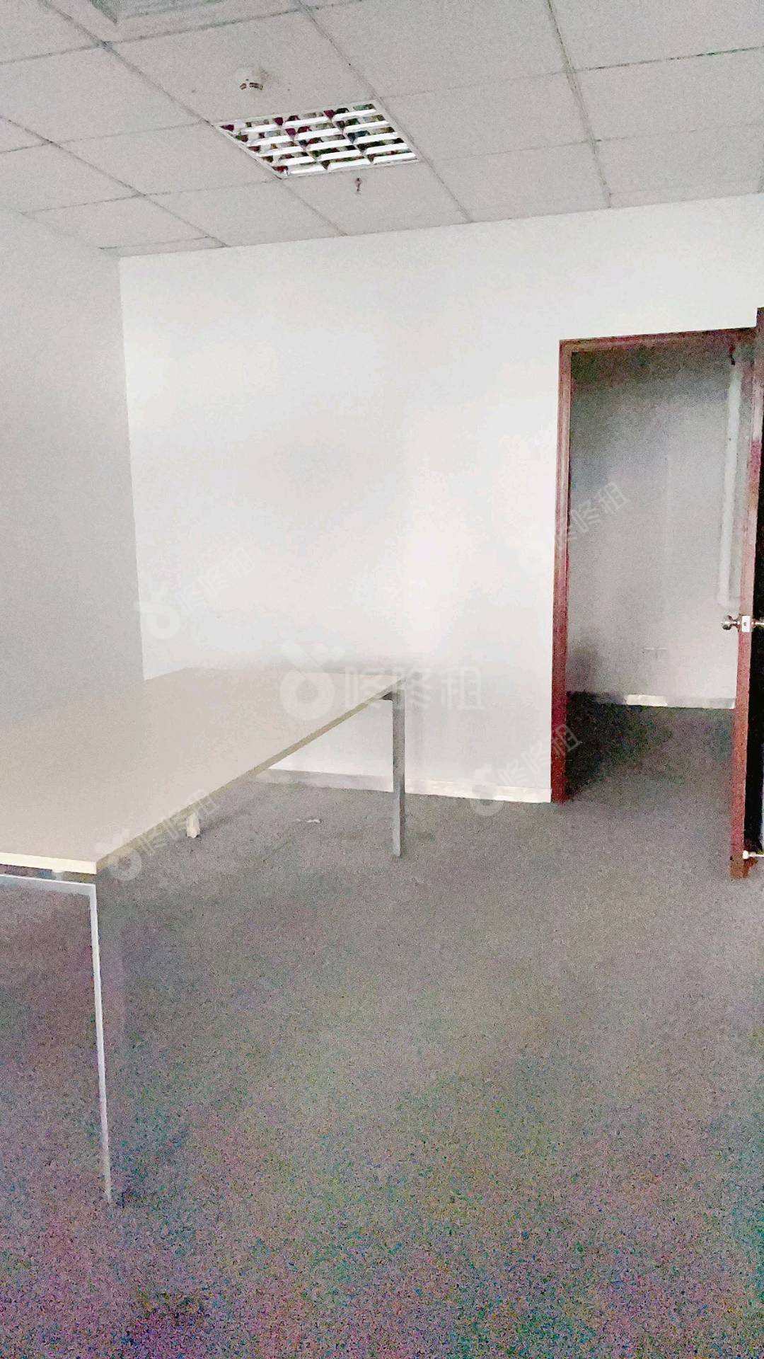 源兴科技大厦_520平_精装_办公室隔间