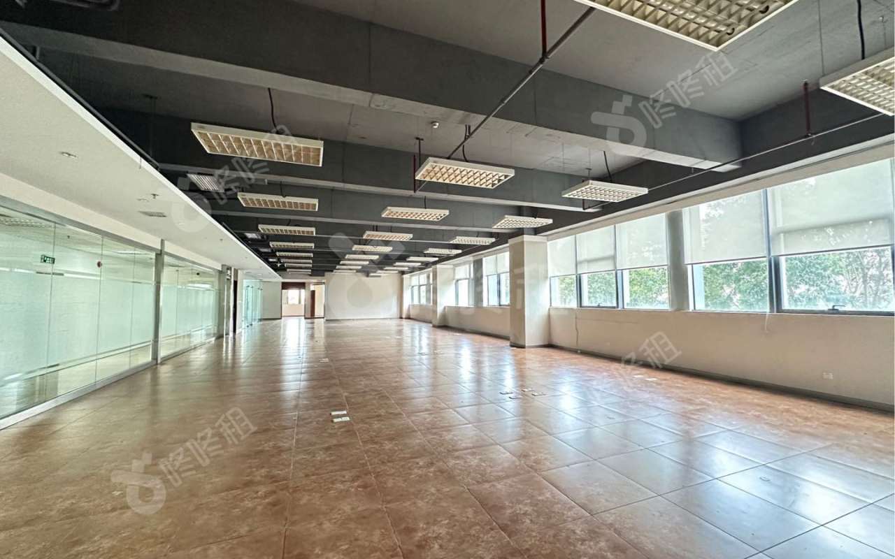 源兴科技大厦_840平_定制装修_办公室开间