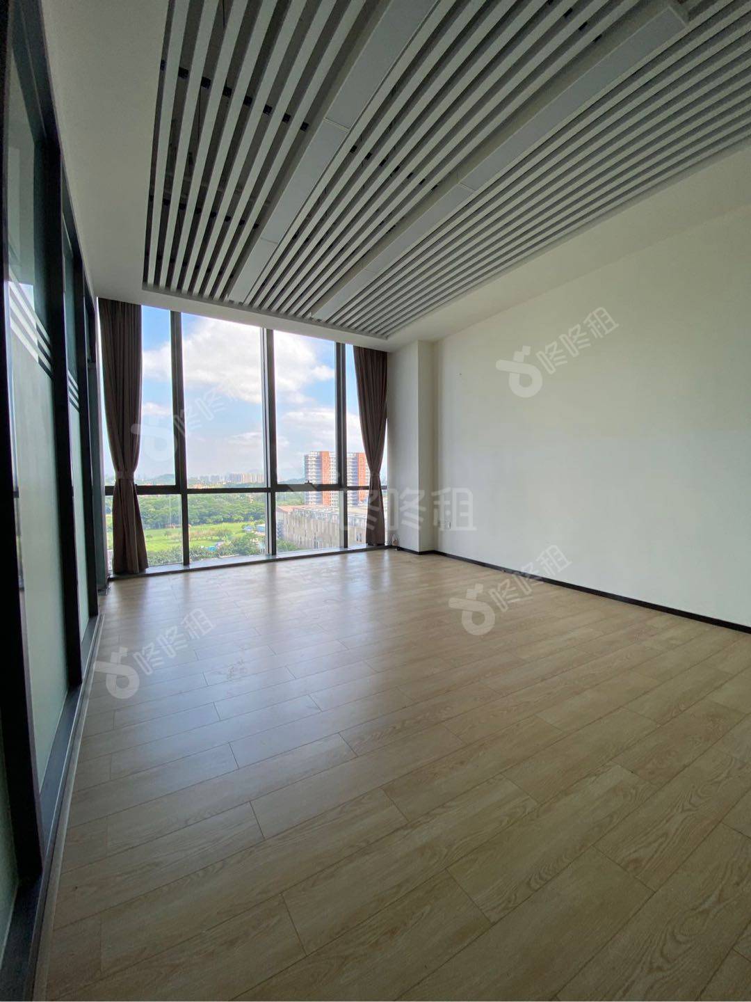 观澜湖国际大厦_161平_精装_办公室隔间