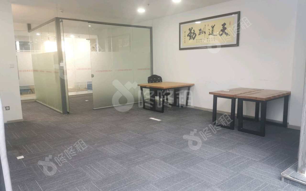 鼎元宏易大厦_116平_精装_办公室隔间