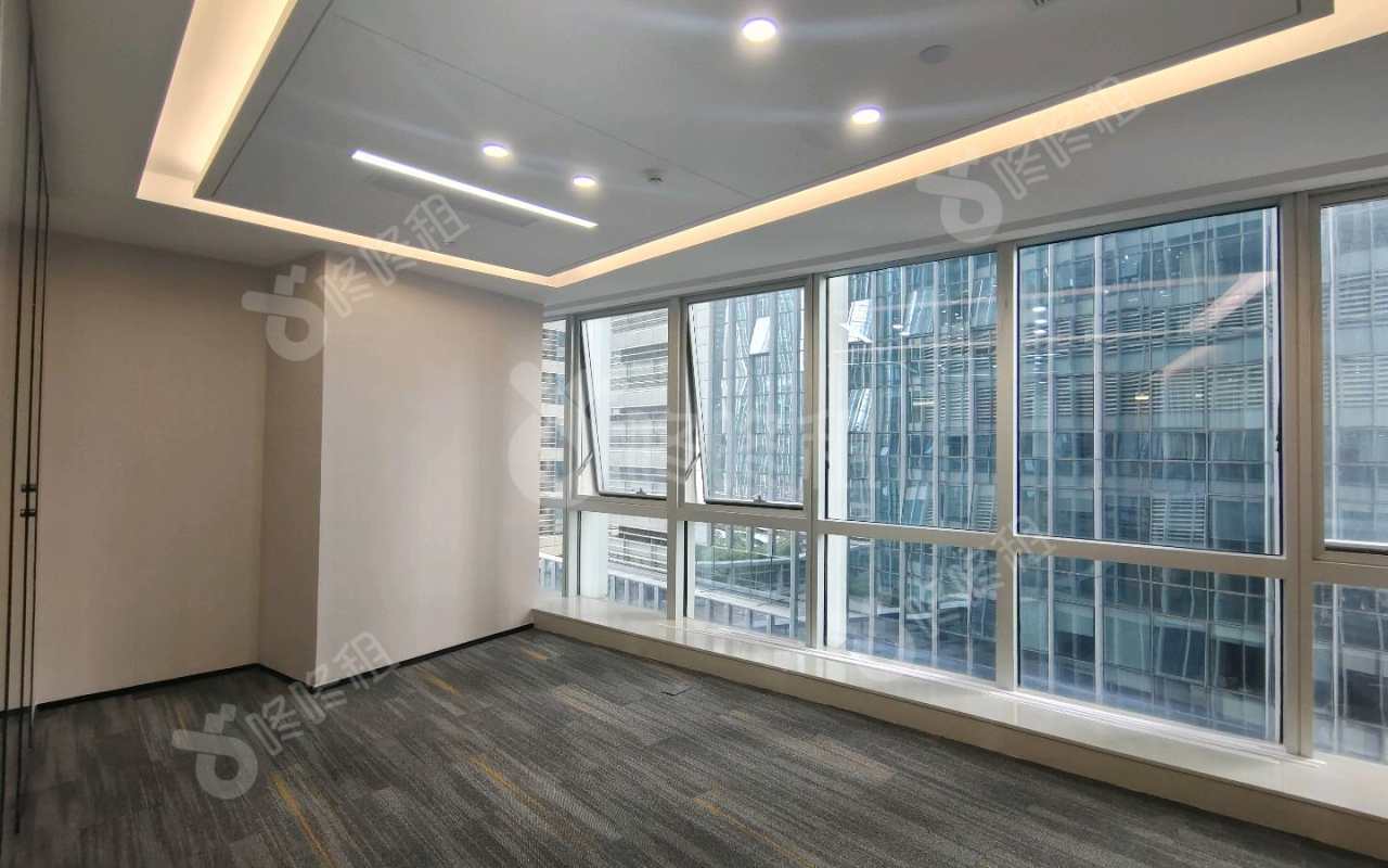 华润置地大厦_118平_精装_办公室隔间