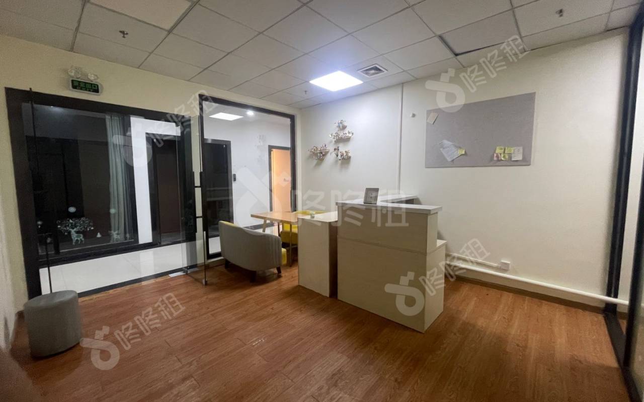 坚达大厦_60平_精装_办公室开间