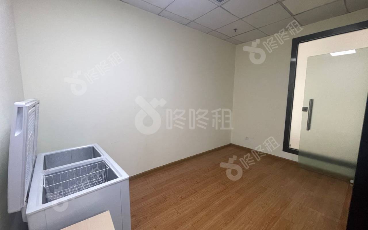 坚达大厦_60平_精装_办公室隔间