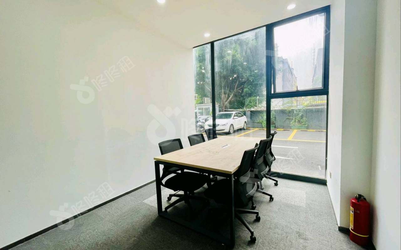 狮子园文化创意园_384平_精装_办公室隔间