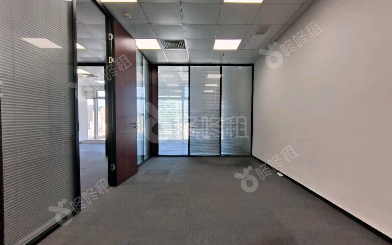 卓越城二期_198平_精装_办公室隔间